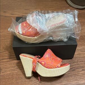Shoe Dazzle Orange and Pink Platform Mules